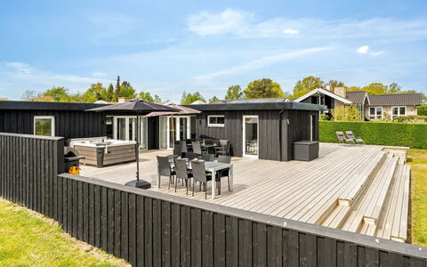 Tonna - from the Sea: Træ, Hjem, Veranda, Dæk, Hårdttræ, Tag, Bejdse, Trægulve, Eco Hotel