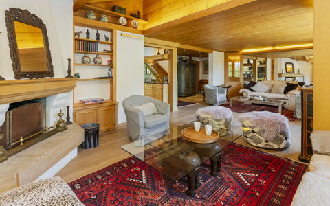 Chalet Rebhalde: Træ, Møbel, Indretning, Loft, Couch, Etage, Stue, Værelse, Gulvbelægning, Hjem