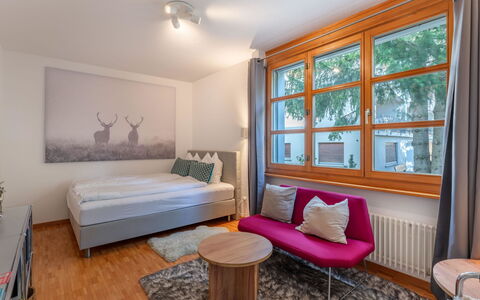 Steil Alva Studios Smit: Møbel, Ejendom, Komfort, Vindue, Træ, Belysning, Indretning, Etage, Gulvbelægning, Stue