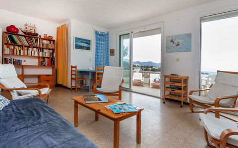 Villa Cassiopee: Møbel, Bord, Ejendom, Billedramme, Azure, Couch, Træ, Indretning, Komfort, Hus