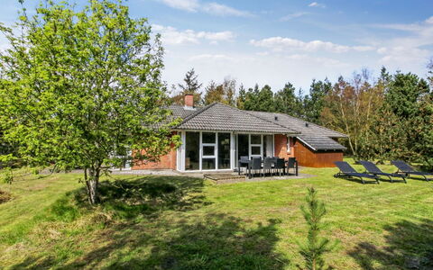 Alina - 1Km from the Sea: Møbel, Indretning, Stol, Gulvbelægning, Bord, Udvej, Etage, Loft, Værelse, Eco Hotel