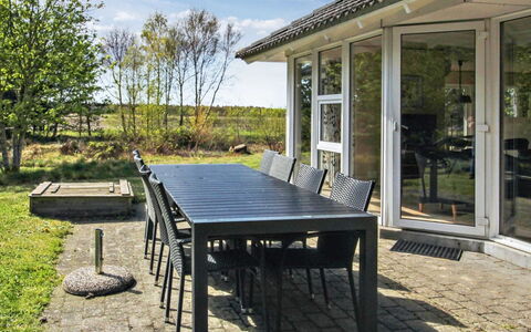 Alina - 1Km from the Sea: Møbel, Indretning, Stol, Gulvbelægning, Bord, Udvej, Etage, Loft, Værelse, Eco Hotel