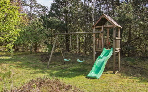 Alina - 1Km from the Sea: Møbel, Indretning, Stol, Gulvbelægning, Bord, Udvej, Etage, Loft, Værelse, Eco Hotel