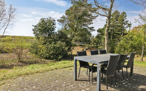 Alina - 1Km from the Sea: Møbel, Indretning, Stol, Gulvbelægning, Bord, Udvej, Etage, Loft, Værelse, Eco Hotel
