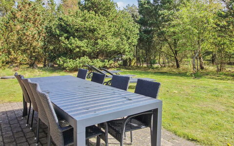 Alina - 1Km from the Sea: Møbel, Indretning, Stol, Gulvbelægning, Bord, Udvej, Etage, Loft, Værelse, Eco Hotel
