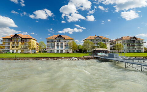 Miralago: Sky, Himmel, Vand, Bygning, Vindue, Hus, Træ, Landskab, Naturlige Landskab, Urban Design