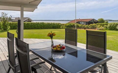 Nahele - 150M from the Sea: Møbel, Indretning, Gulvbelægning, Etage, Loft, Værelse, Stol, Bord, Lejlighed, Køkken & Spisebord