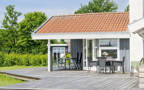 Nahele - 150M from the Sea: Møbel, Indretning, Gulvbelægning, Etage, Loft, Værelse, Stol, Bord, Lejlighed, Køkken & Spisebord