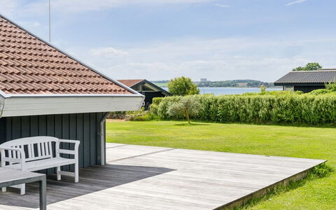 Nahele - 150M from the Sea: Møbel, Indretning, Gulvbelægning, Etage, Loft, Værelse, Stol, Bord, Lejlighed, Køkken & Spisebord