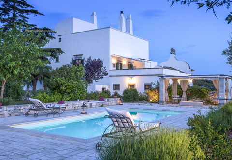 Masseria Tagliente: Vand, Plante, Himmel, Ejendom, Bygning, Svømmepøl, Azure, Træ, Krop Af Vand, Fritid