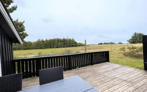 Antonelle - 1.7Km from the Sea: Træ, Veranda, Dæk, Hårdttræ, Planke, Hegn, Bejdse, Gelænder, Skygge, Trægulve