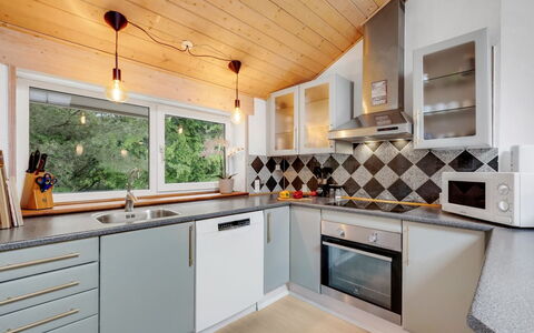 Samine - 2Km from the Sea: Køkken, Køkken Apparat, Countertop, Større Bandage, Indretning, Træ, Loft, Komfur, Husholdningsapparat, Cabinetry