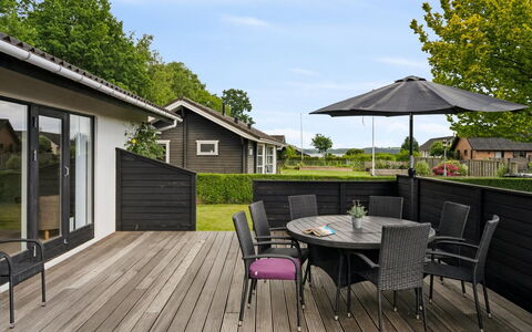Thorward - 100M from the Sea: Træ, Hjem, Veranda, Dæk, Hårdttræ, Tag, Bejdse, Trægulve, Eco Hotel