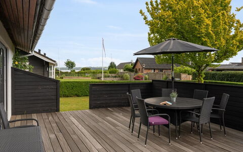 Thorward - 100M from the Sea: Træ, Hjem, Veranda, Dæk, Hårdttræ, Tag, Bejdse, Trægulve, Eco Hotel