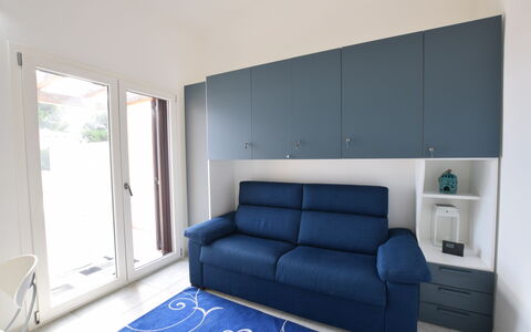 Villa Del Sole In Budoni Sea View: Couch, Rektangel, Indretning, Træ, Etage, Maling, Studio Couch, Ejendom, Skygge, Stue