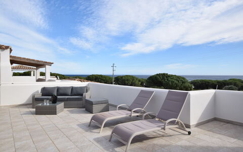 Villa Del Sole In Budoni Sea View: Sky, Himmel, Møbel, Skygge, Indretning, Udendørs Møbler, Bygning, Træ, Etage, Urban Design