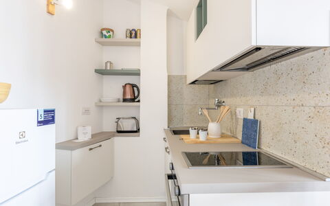 Conero Bluloft: Countertop, Køkken, Køkken Apparat, Indretning, Cabinetry, Gulvbelægning, Træ, Møbel, Større Bandage, Køkkenvask