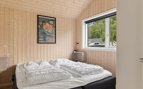 Vojdan - 600M from the Sea: Træ, Soveværelse, Seng, Sengetøj, Indretning, Sengetøj, Bed Frame, Hjem, Loft, Hårdttræ