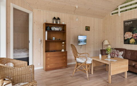 Vojdan - 600M from the Sea: Møbel, Indretning, Gulvbelægning, Etage, Træ, Loft, Værelse, Trægulve, Stue, Belysning