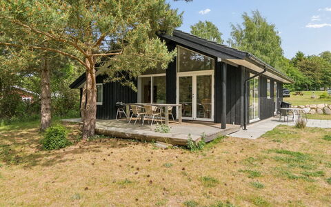 Vojdan - 600M from the Sea: Sommerhus, Skygge, Garden Bygninger, Naturmateriale, Estate, Stuehus, Skur, Woodland, Sidespor, Veranda