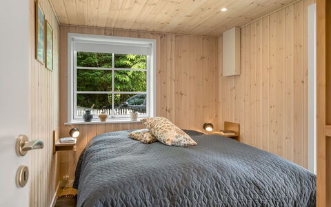 Jenvold - 1.5Km from the Sea: Indretning, Træ, Gulvbelægning, Soveværelse, Loft, Etage, Seng, Møbel, Værelse, Sengetøj