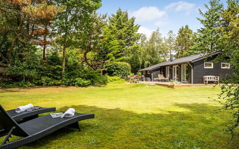Jenvold - 1.5Km from the Sea: Busk, Sommerhus, Hjem, Have, Estate, Skygge, Landscaping, Lawn, Stuehus, Gård