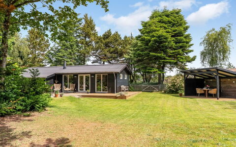Jenvold - 1.5Km from the Sea: Busk, Hjem, Hus, Sommerhus, Have, Skygge, Estate, Lawn, Stuehus
