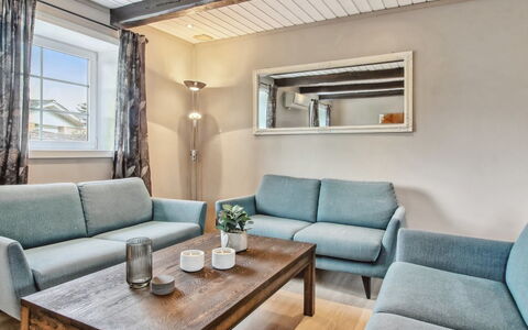 Law - 400M from the Sea: Blå, Busk, Sommerhus, Bunddække, Have, Estate, Skygge, Landscaping, Stuehus, Eco Hotel