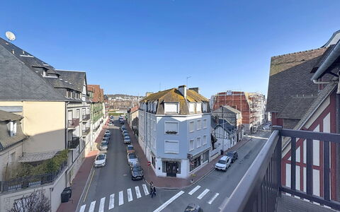 Deauville-Trouville 632: Bygning, Vindue, Byområde, Boligområde, City, Stad, Kvarter, Vej, Gade, Tag