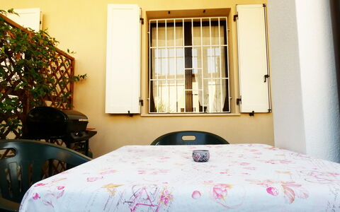 Casa Vacanze Sabrina: Træ, Indretning, Møbel, Etage, Soveværelse, Vinduet Dækker, Sengetøj, Bejdse, Vindue Behandling, Seng