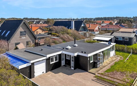 Myrte - 300M from the Sea: Bygning, Boligområde, Tag, Hus, Hjem, Forstad, Estate, Sommerhus, Sidespor, Design