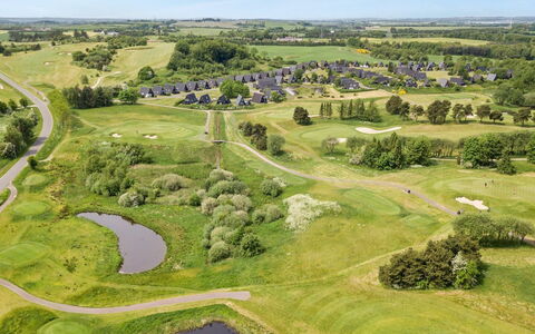 Erly - 18Km to the Fjord: Blå, Busk, Sommerhus, Bunddække, Have, Estate, Skygge, Landscaping, Stuehus, Eco Hotel