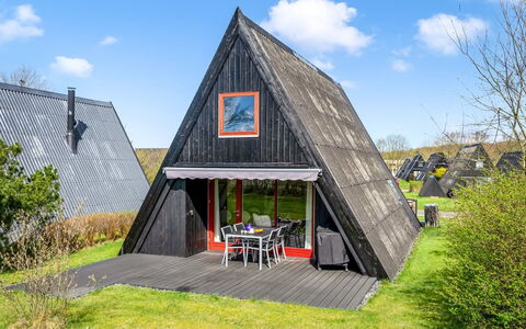 Erly - 18Km to the Fjord: Blå, Busk, Sommerhus, Bunddække, Have, Estate, Skygge, Landscaping, Stuehus, Eco Hotel