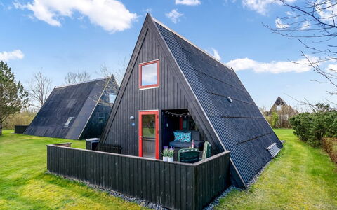 Erly - 18Km to the Fjord: Blå, Busk, Sommerhus, Bunddække, Have, Estate, Skygge, Landscaping, Stuehus, Eco Hotel