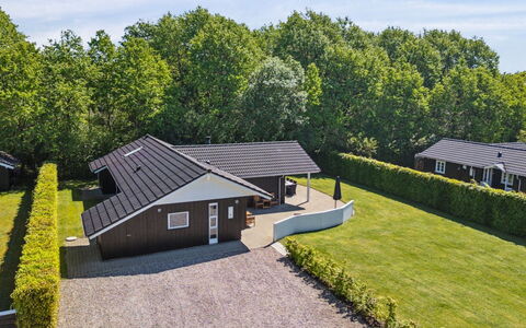 Gunva - 30Km from the Sea: Hus, Tag, Hjem, Sommerhus, Estate, Indkørsel, Lawn, Stuehus, Have, Landscaping