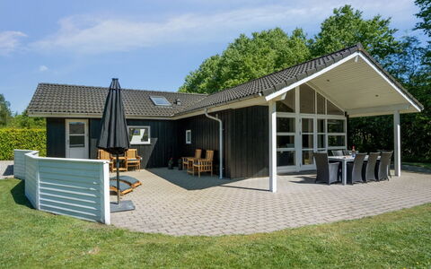 Gunva - 30Km from the Sea: Tag, Hus, Hjem, Sommerhus, Dør, Skygge, Estate, Veranda, Sidespor, Lawn