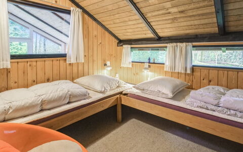 Gabi - 30Km from the Sea: Træ, Soveværelse, Seng, Loft, Indretning, Hjem, Bed Frame, Hus, Møbel, Sengetøj