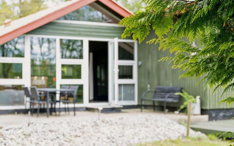 Gabi - 30Km from the Sea: Sommerhus, Dør, Garden Bygninger, Have, Skur, Sidespor, Veranda, Hårdttræ, Gård, Udendørs Møbler
