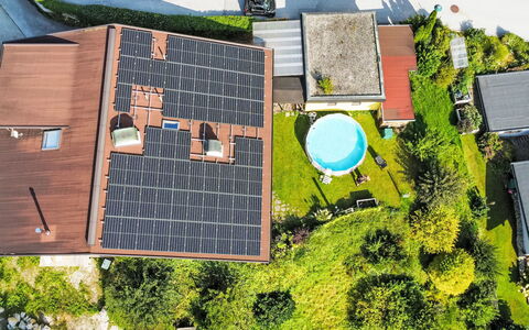 Zur Schönen Aussicht: Vindue, Bygning, Natur, Solenergi, Solenergi, Plante, Græs, Hus, Urban Design
