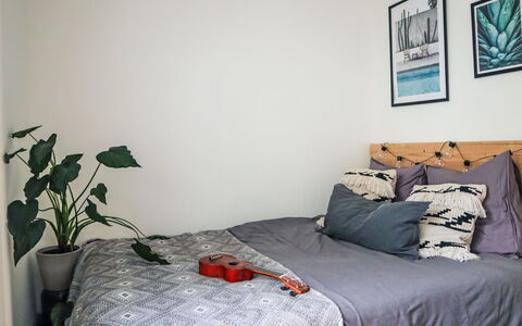 Alva: Ejendom, Møbel, Plante, Komfort, Billedramme, Træ, Textile, Indretning, Belysning, Etage