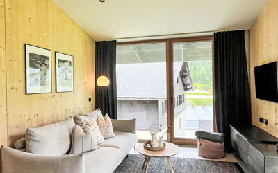 Hideaway Planneralm by Jufa Hotels 651.2: Ejendom, Møbel, Couch, Vindue, Textile, Stue, Skygge, Træ, Indretning