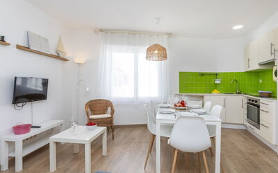 Marinada 601.2: Indretning, Møbel, Gulvbelægning, Etage, Værelse, Loft, Hjem, Stue, Belysning, Bord