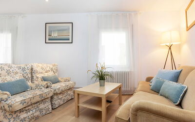 Gregal 601.1: Møbel, Indretning, Couch, Gulvbelægning, Etage, Værelse, Stue, Bord, Loft, Textile