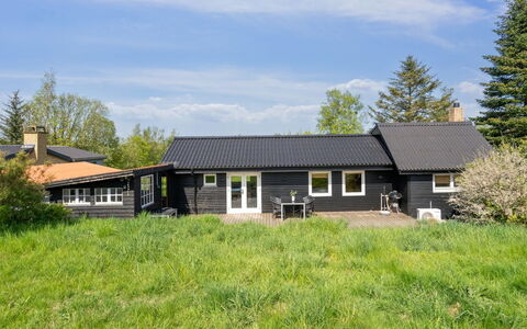 Sölvy - 300M from the Sea: Køkken, Countertop, Køkken Apparat, Gulvbelægning, Cabinetry, Indretning, Større Bandage, Etage, Hjem, Møbel