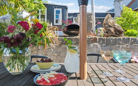Hebba - 125M from the Sea: Træ, Møbel, Lejlighed, Værelse, Loft, Bejdse, Stol, Hårdttræ, Klarlak, Tømmer