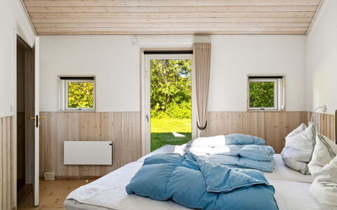 Magh - 400M from the Sea: Træ, Soveværelse, Hjem, Seng, Sengetøj, Sengetøj, Bed Frame, Loft, Hårdttræ, Bejdse
