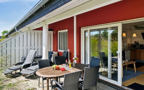 Niyazi - 6Km from the Sea: Træ, Tag, Arkitektur, Hjem, Hus, Sommerhus, Sidespor, Hårdttræ, Hældning, Estate