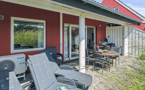 Niyazi - 6Km from the Sea: Træ, Tag, Arkitektur, Hjem, Hus, Sommerhus, Sidespor, Hårdttræ, Hældning, Estate