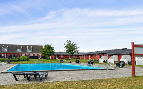 Niyazi - 6Km from the Sea: Træ, Tag, Arkitektur, Hjem, Hus, Sommerhus, Sidespor, Hårdttræ, Hældning, Estate