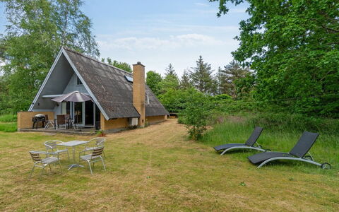 Tine - 600M from the Sea: Træ, Tag, Arkitektur, Hjem, Hus, Sommerhus, Sidespor, Hårdttræ, Hældning, Estate